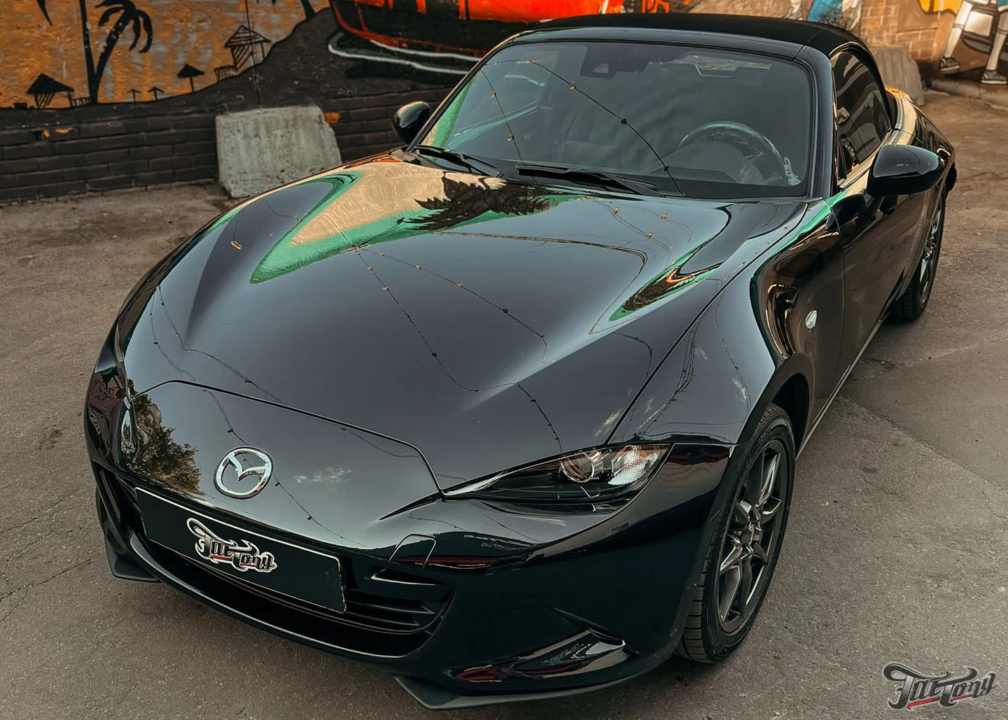 Окрасили бампера и оклеили Mazda MX-5 в глянцевый полиуретан